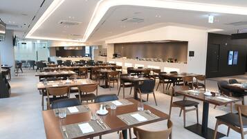 Daily continental breakfast (KRW 33000 per person)