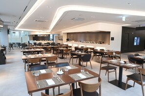 Daily continental breakfast (KRW 33000 per person)