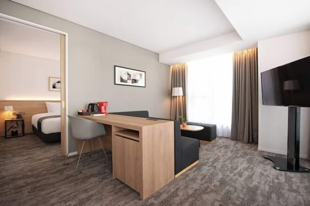 1 Schlafzimmer, Zimmersafe, Schreibtisch, Verdunkelungsvorhänge