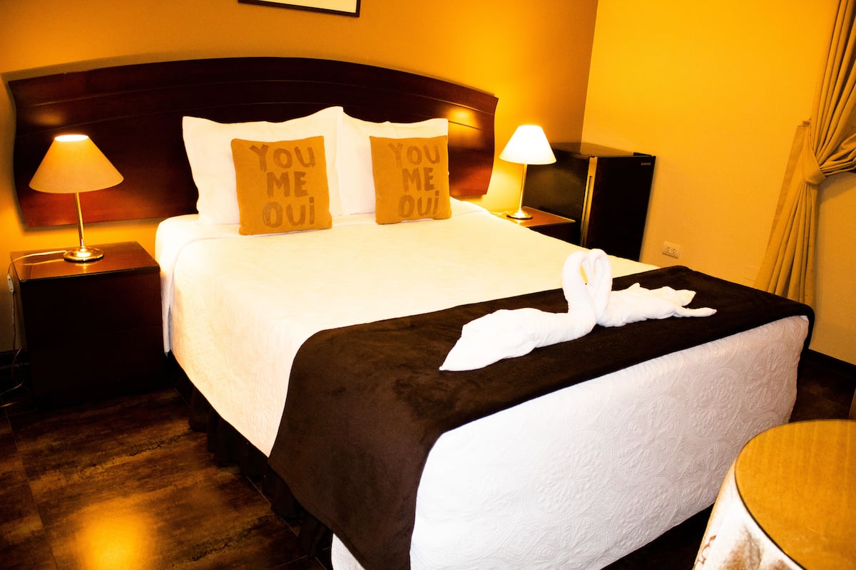 Senior Room | 8 bedrooms, in-room safe, desk, laptop workspace