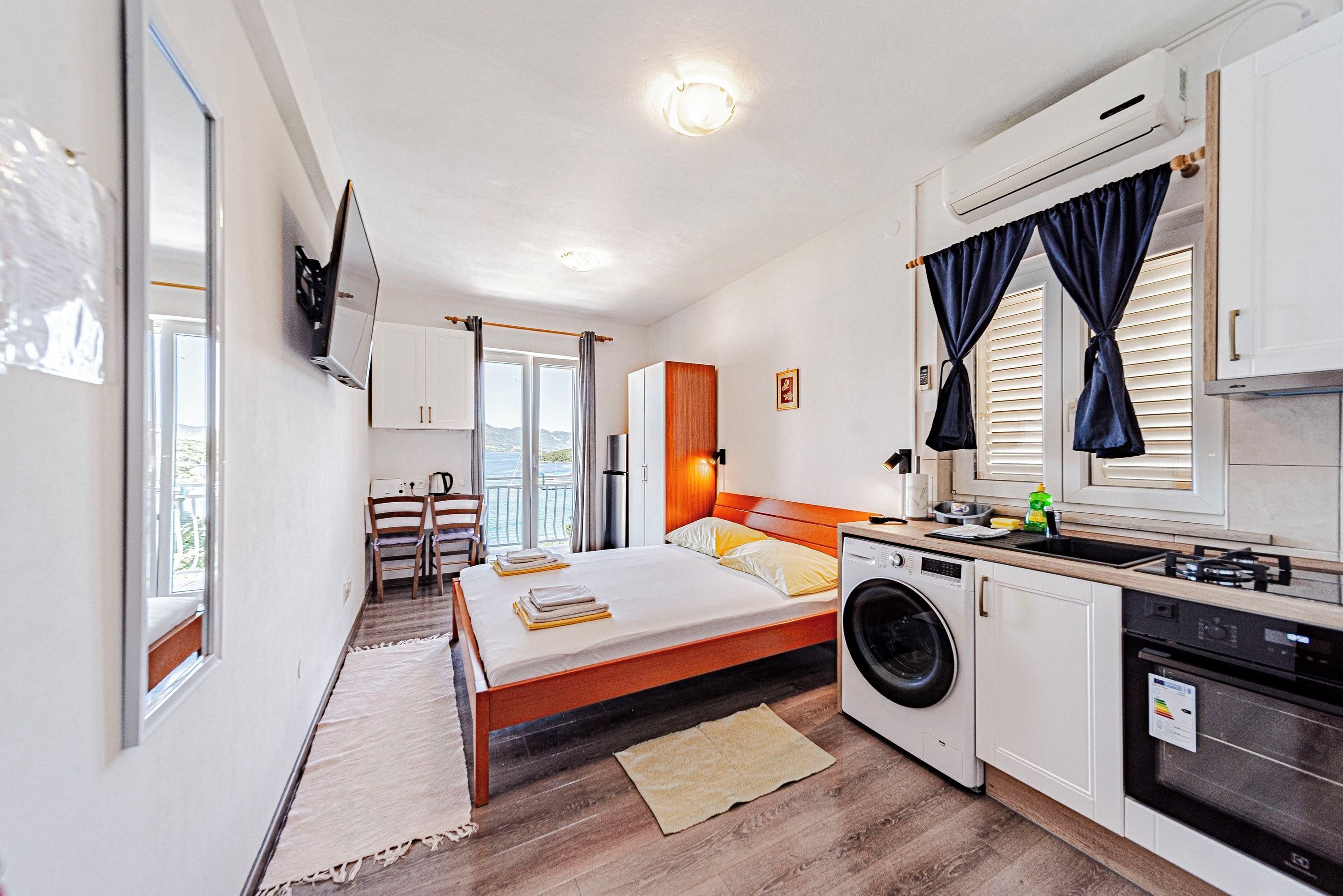 Bügeleisen/Bügelbrett, Reisekinderbett, kostenloses WLAN, Bettwäsche