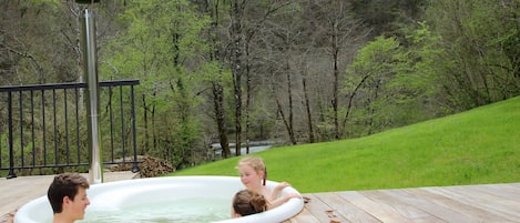 Bain à remous extérieur