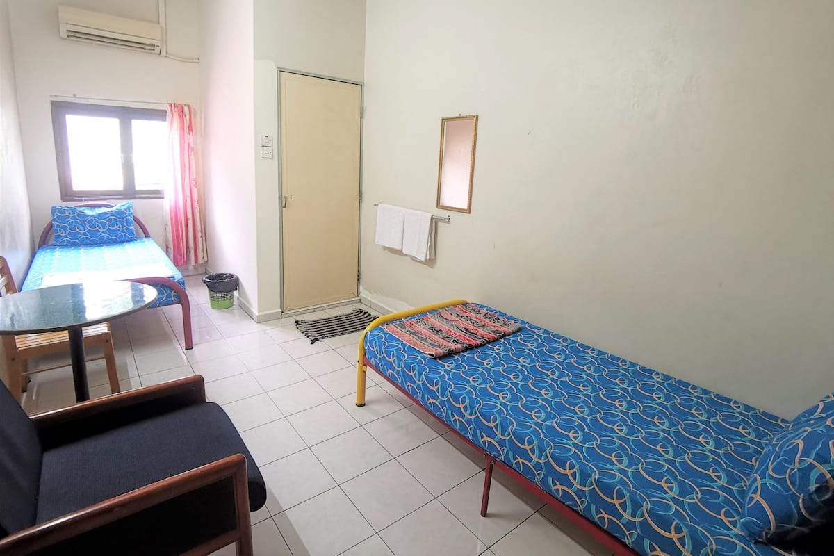 Twin Room | Desk, blackout drapes, WiFi (free), bed sheets