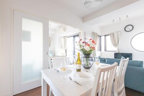 公寓 (Bloom Nagahori 904) | 起居区 | 平板电视