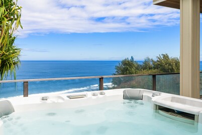 North Shore Kauai Villa, Ocean Views, Private Hot Tub with Ocean Views, Beach Gear, AC in Bedrooms