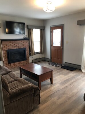 Smart-TV, peis og bøker