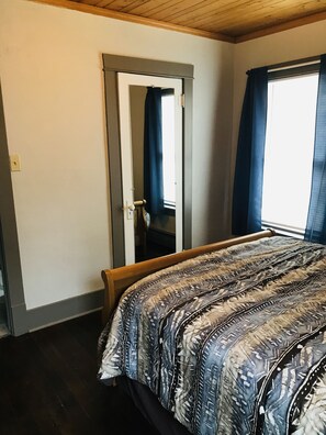 1 slaapkamer, een strijkplank/strijkijzer, gratis wifi, beddengoed