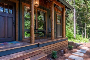 Property grounds - Little House On The Mountain--ZigZag Mountain View (Rhododendron)