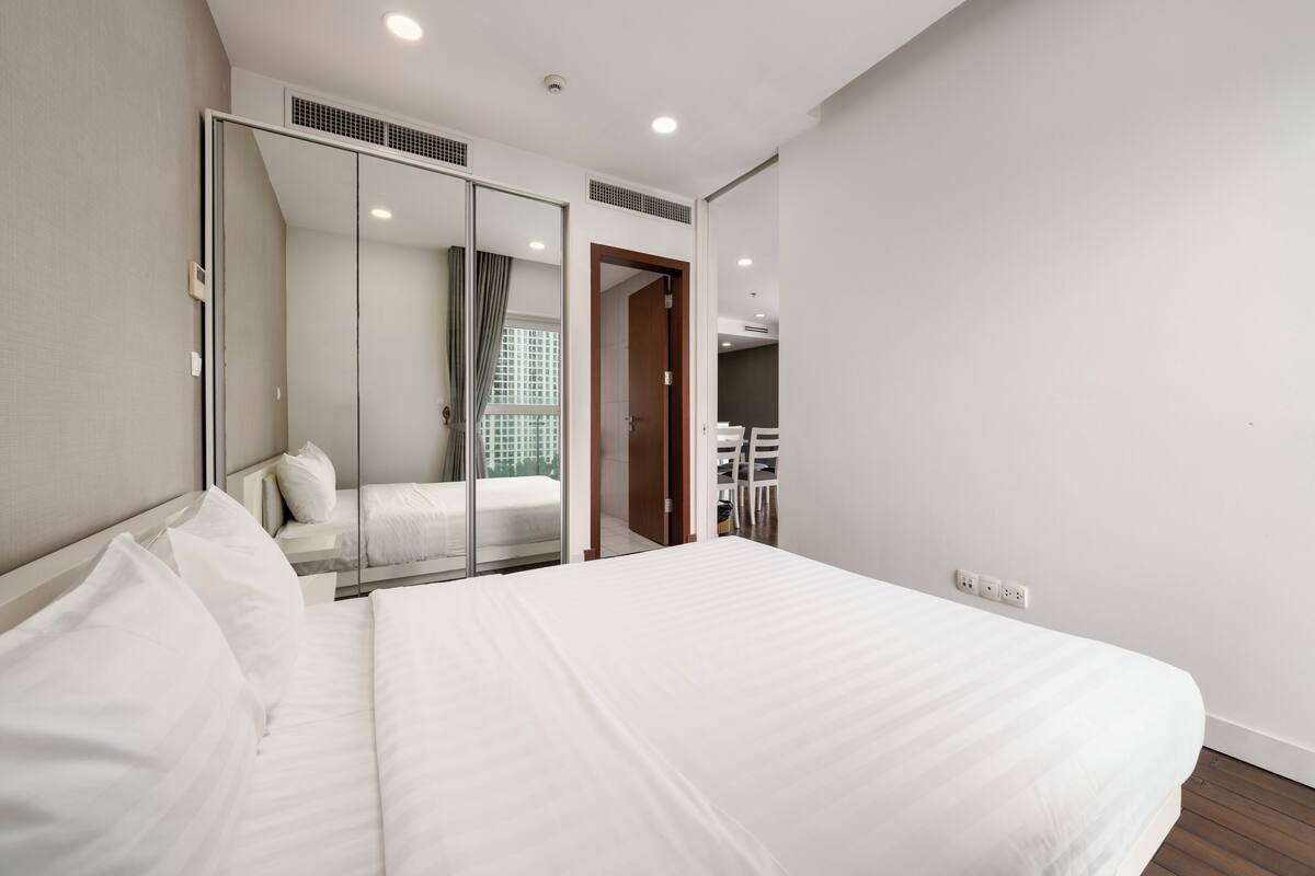Apartamento Deluxe, 2 habitaciones, vistas a la ciudad | Caja fuerte, escritorio, espacio para trabajar con un portátil