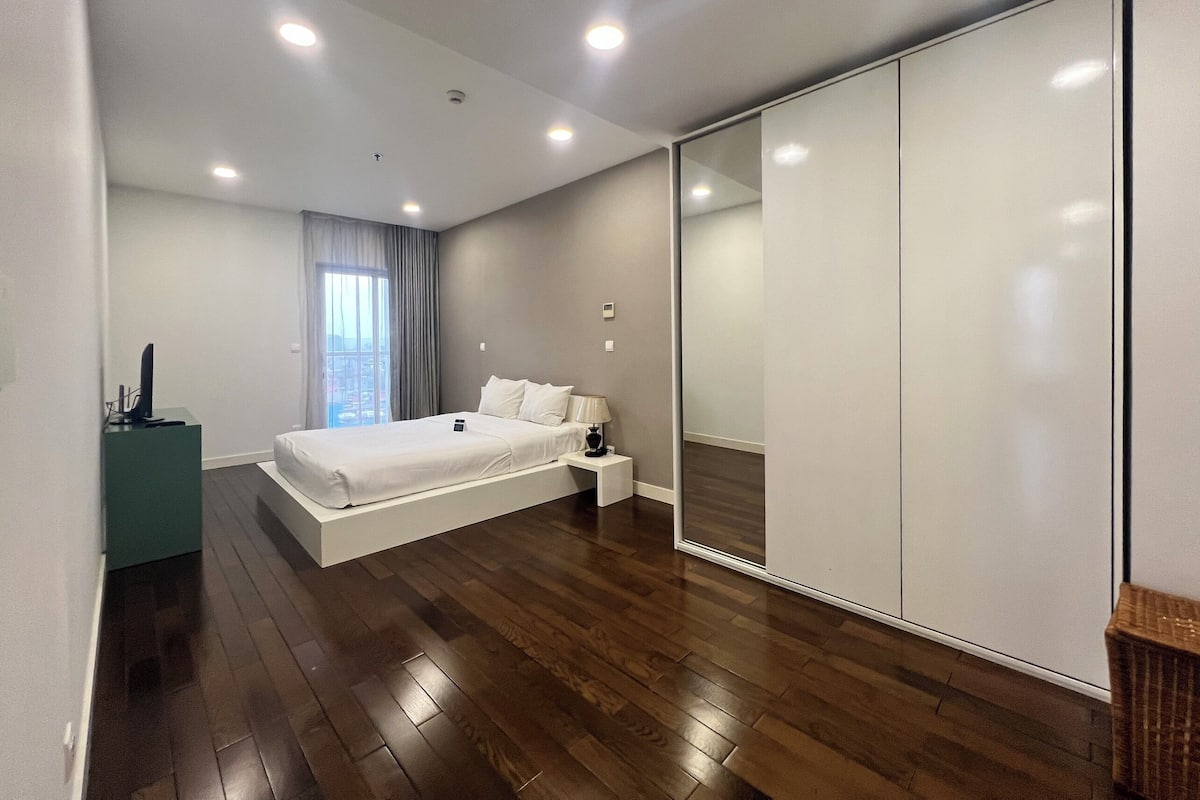 Deluxe Apartment, 2 Bedrooms, City View | In-room safe, individually decorated, individually furnished, desk