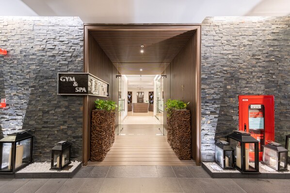 Maniküre und Pediküre