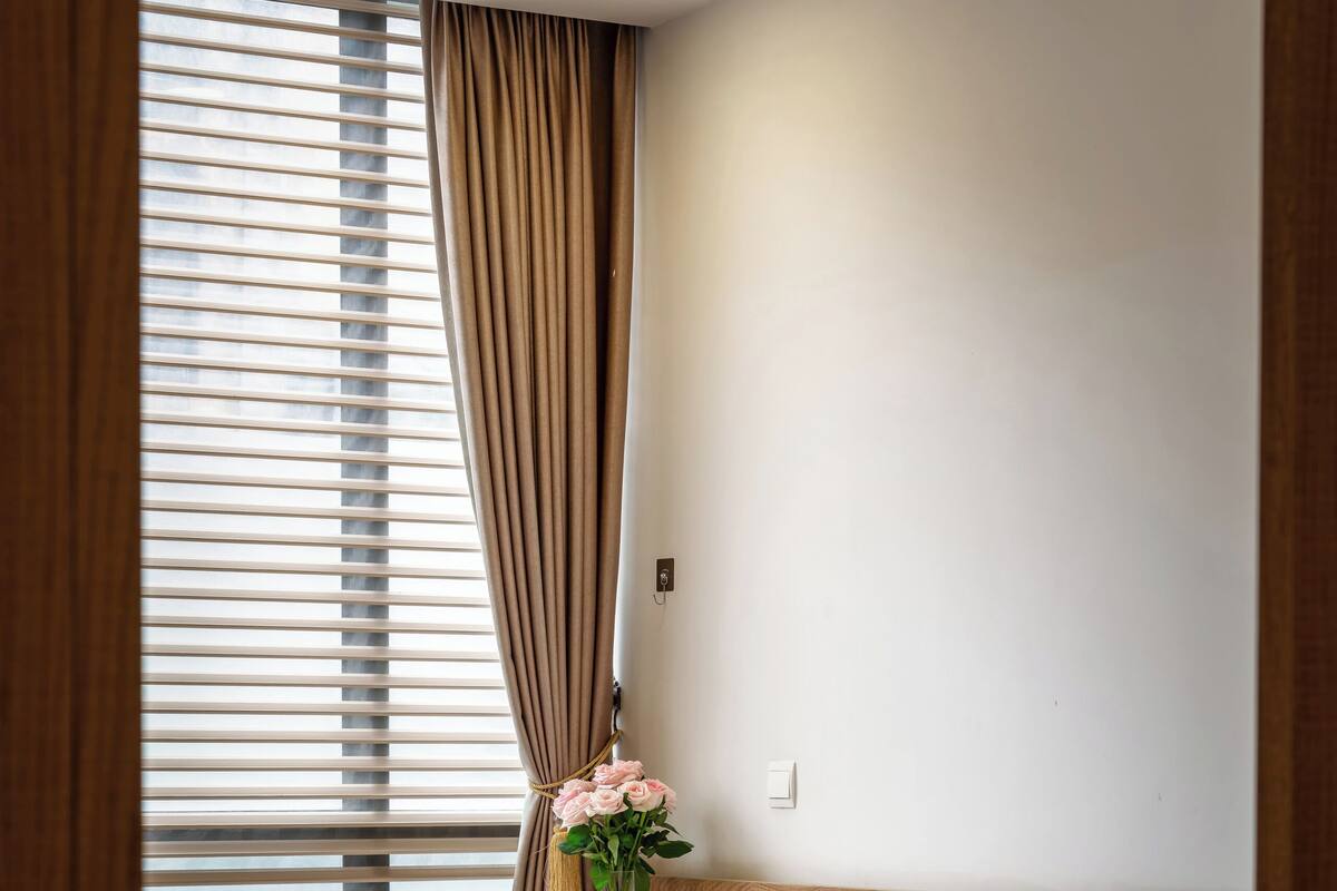 Apartamento estándar, 2 habitaciones | Caja fuerte, escritorio, espacio para trabajar con un portátil