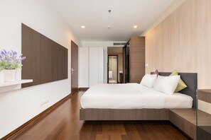 In-room safe, individually decorated, individually furnished, desk - Lancaster Hanoi Service Apartment (Hanoi)