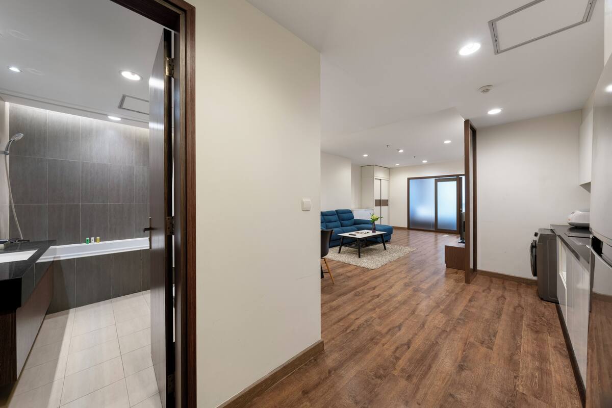 Apartamento de lujo, vistas a la ciudad | Caja fuerte, escritorio, espacio para trabajar con un portátil