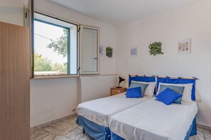 4 bedrooms, free WiFi - Whole villa with 2 apartments and 180° sea view (Andrano)