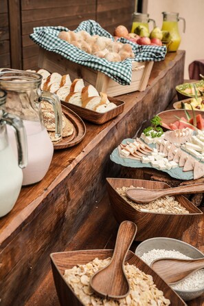 Free daily continental breakfast