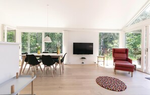 Interior - 3 bedroom nice home in Hasle (Hasle)