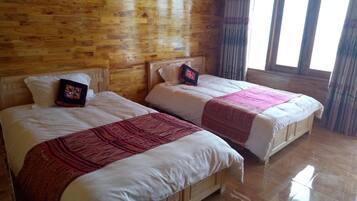 Desk, soundproofing, iron/ironing board, free WiFi