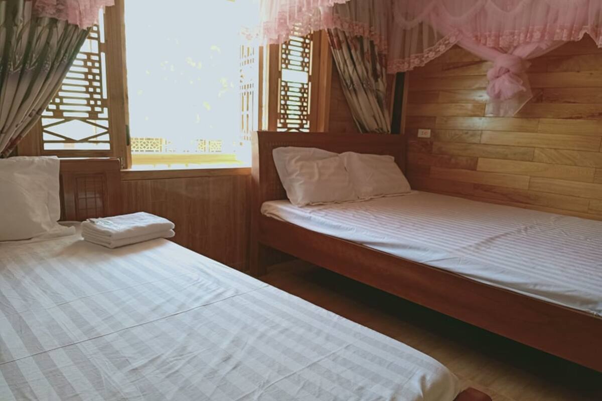 Triple Room | Desk, soundproofing, iron/ironing board (on request), free WiFi