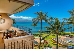 Outdoor dining - Top Floor Ocean View Unit: 2 Bed, 2 Bath, AC, Maui Retreat! Island Sands 600 (Wailuku)