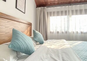 Habitación doble Confort | Baño | Regadera, regadera tipo lluvia, amenidades de baño gratuitas