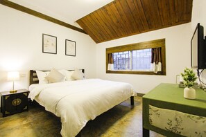 Habitación doble Confort | Edredón, escritorio, cortinas blackout y wifi gratis