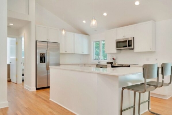 Fridge, microwave, oven, stovetop - Hampton Waters Clean 3 bedroom home with Pool (East Hampton)