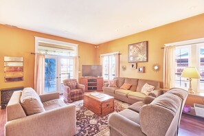 Smart-TV, peis, fotballspill og bøker