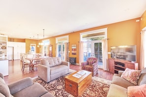 Living Room - Plenty of seating for the entire group to gather around for a movie night