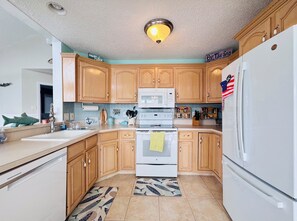 Fridge, microwave, oven, stovetop - Excellent views of the ocean and bay in historic T.I. (Sea Isle City)