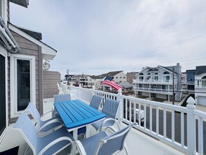 Outdoor dining - Excellent views of the ocean and bay in historic T.I. (Sea Isle City)