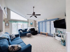 Flat-screen TV - Excellent views of the ocean and bay in historic T.I. (Sea Isle City)