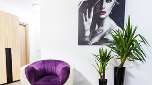 TV - UGR53★ Unique Grand Residence ★ SecureParkingAccessCard (Iași)