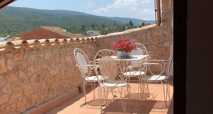 Cal Brikin maalaistalo sijaitsee Sant Joan de Medionassa (Alt Penedés)