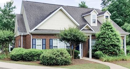 College Town Retreat! Close to UGA and Downtown!
