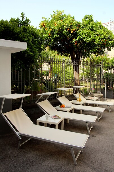 GARDEN OF THE VESUVIUS