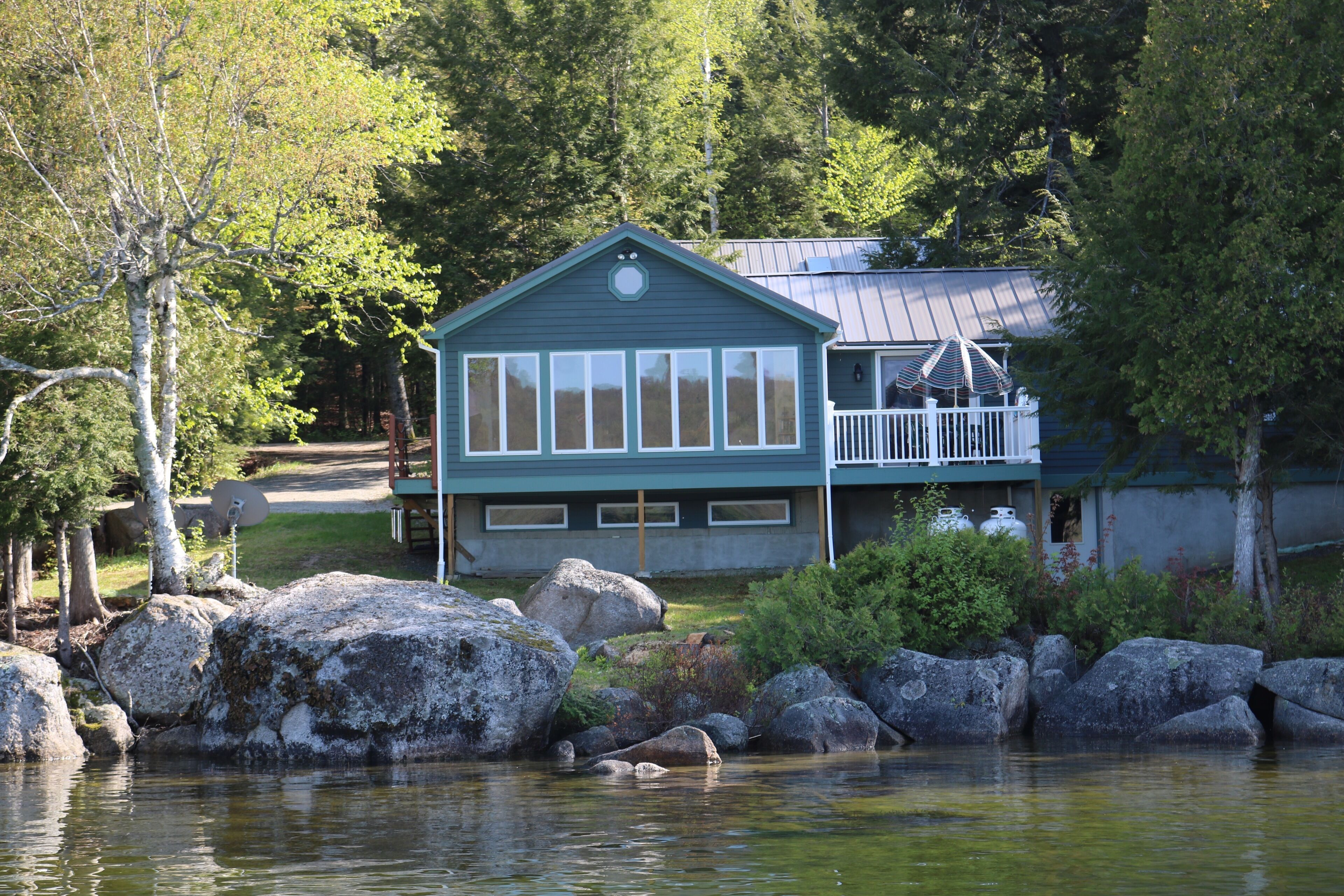2 BRs - 1 and 1/2 BA - Sleeps 4 to 6