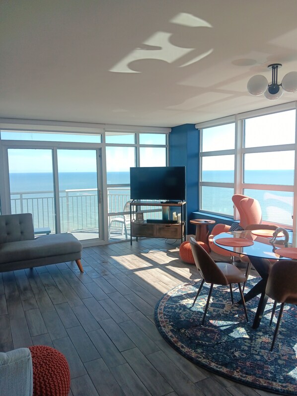 電視、DVD 播放機、音響