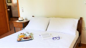 4 chambres, fer et planche à repasser, Wi-Fi, draps fournis