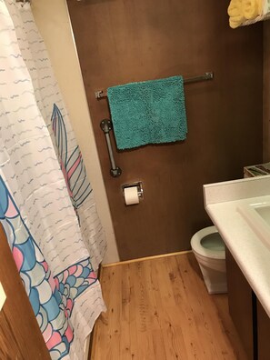 Dusche, Handtücher, Toilettenpapier