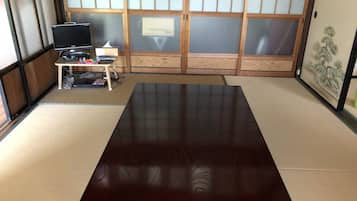 Kamar Tradisional (Japanese Style, for 3 Guests) | Wi-Fi gratis