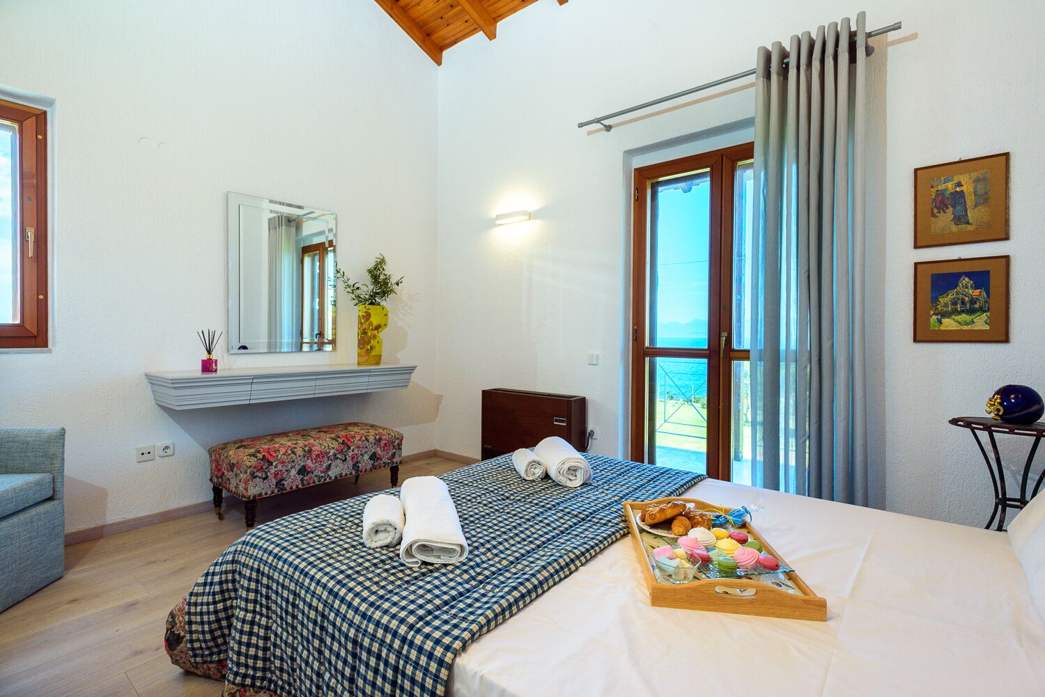 4 Schlafzimmer, Zimmersafe, Schreibtisch, schallisolierte Zimmer