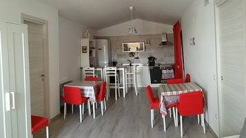 Full-sized fridge, oven, stovetop, cookware/dishes/utensils