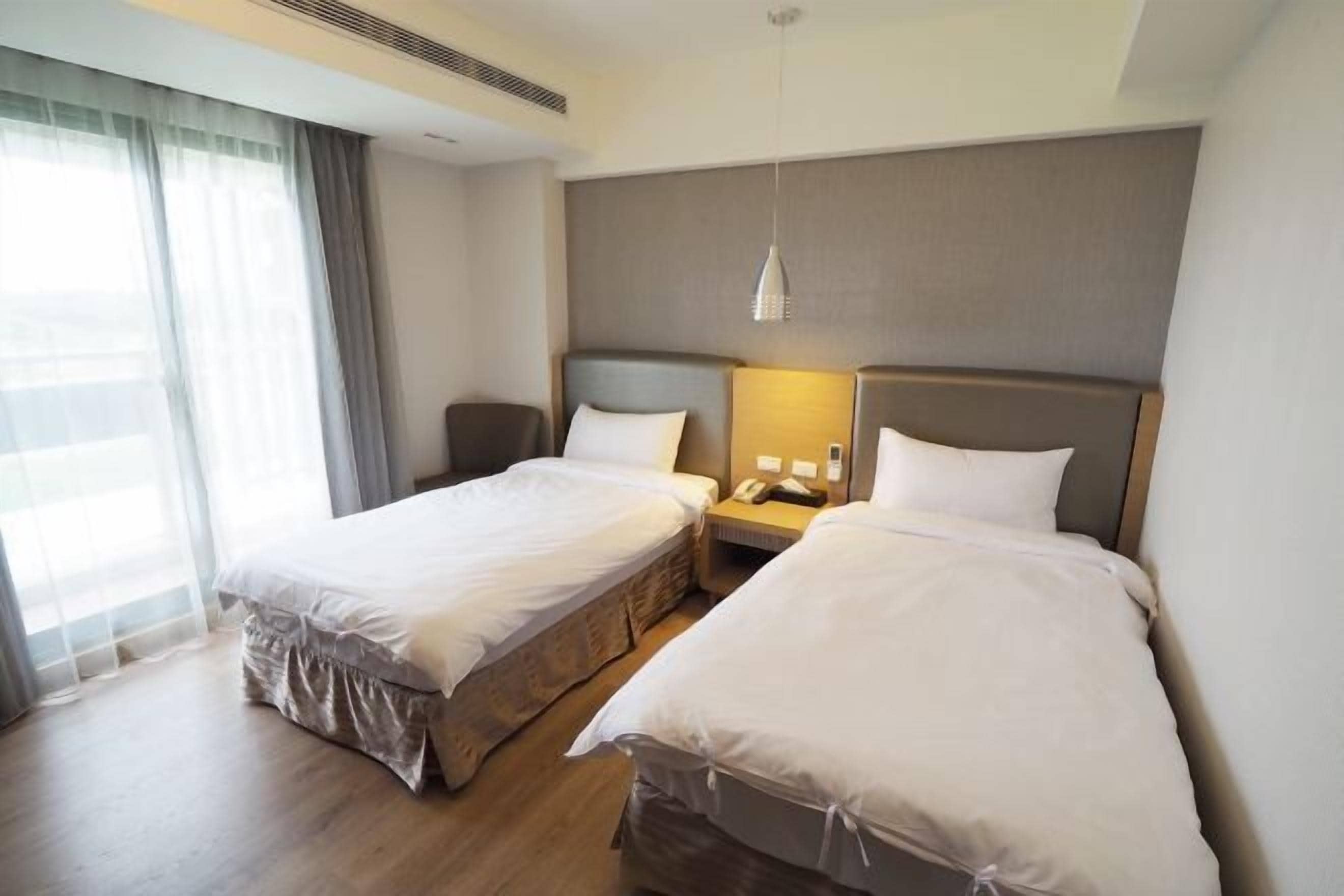 โต๊ะทำงาน, ผ้าม่านกันแสง, ห้องเก็บเสียง, Wi-Fi ฟรี