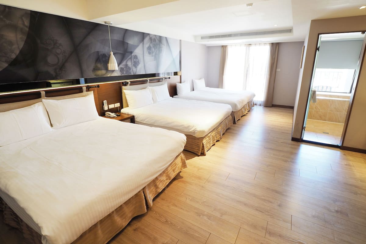 Family Studio Suite, Multiple Beds | 1 bedroom, desk, blackout drapes, soundproofing
