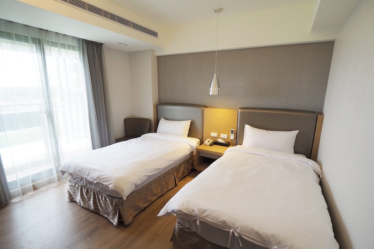 Phòng 2 giường đơn Elite | 1 phòng ngủ, bàn, màn/rèm cản sáng, phòng cách âm