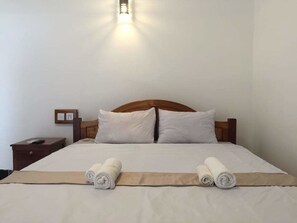Basic Double Room - Mongkul Thmey Guest House (Peam Ro)