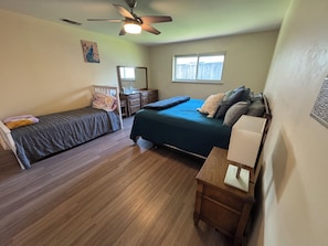 3 chambres, fer et planche à repasser, Wi-Fi gratuit, draps fournis
