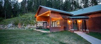 Romslig privat hytte med utsikt over fjellene