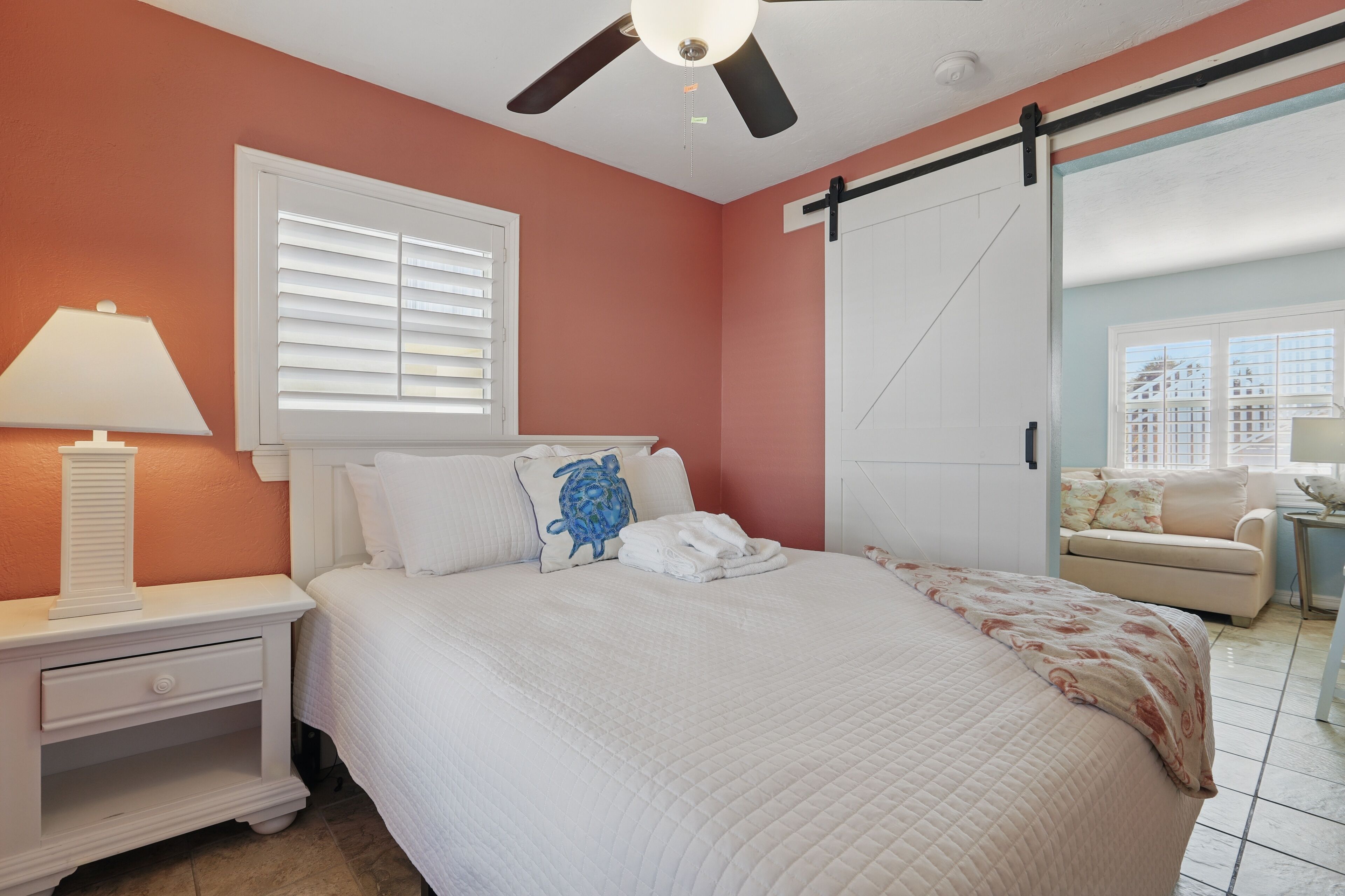 1 slaapkamer, een strijkplank/strijkijzer, gratis wifi, beddengoed